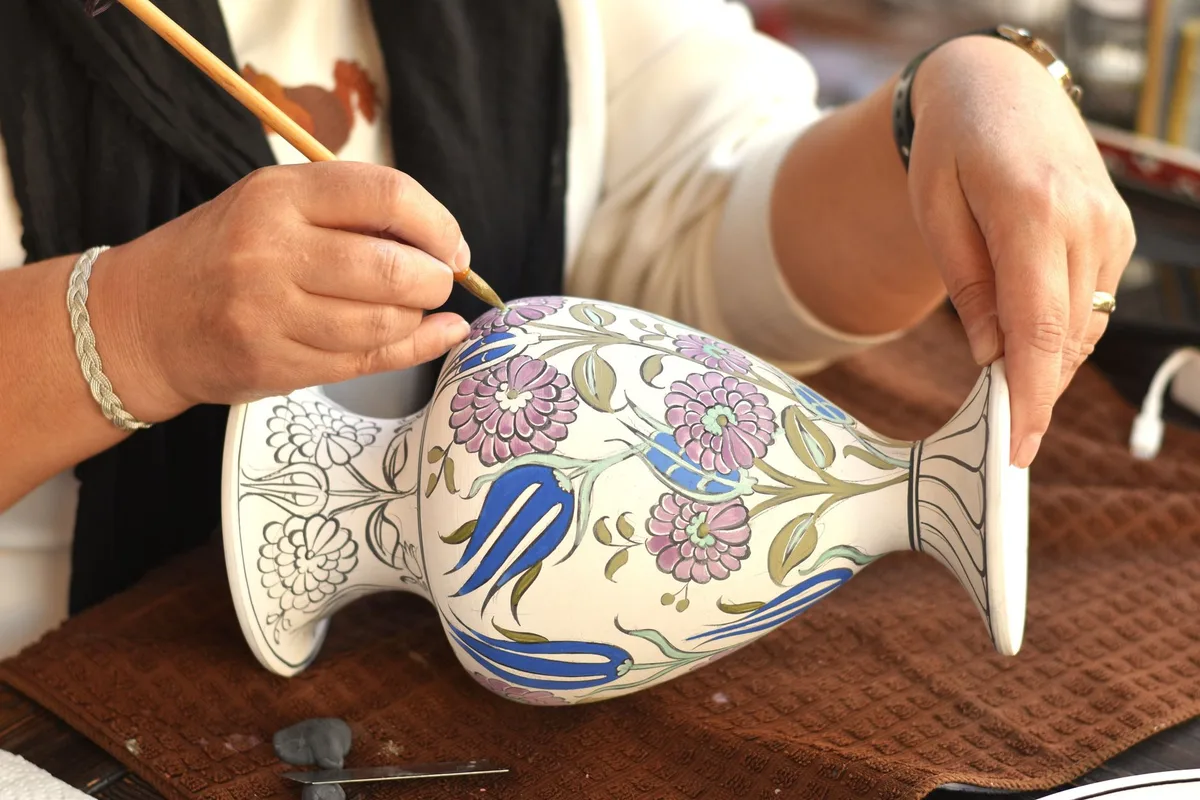 گلدان سفالی نقاشی‌شده میبد