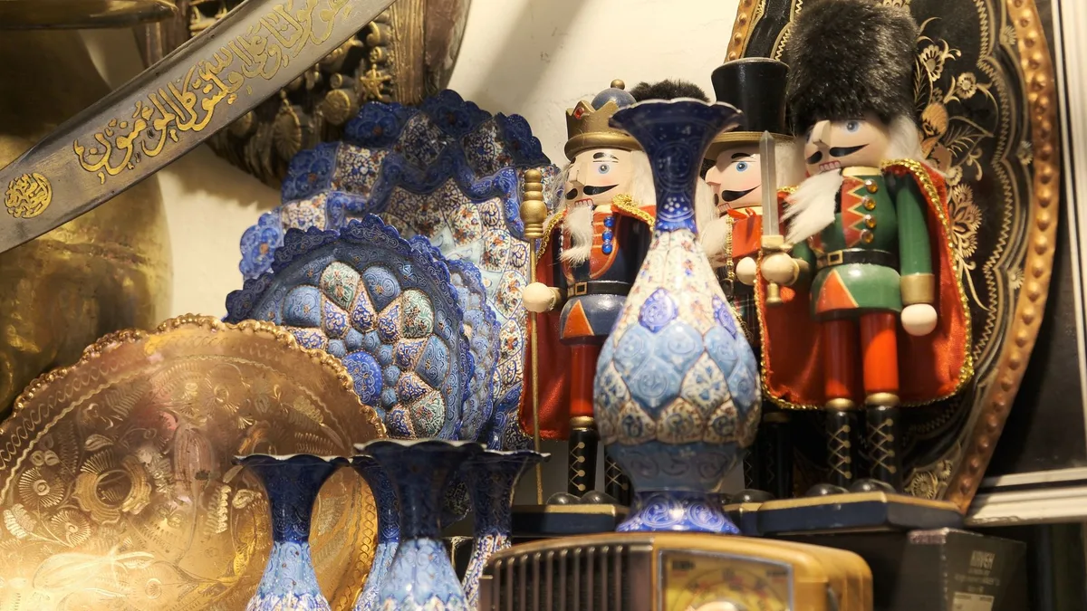 قندان میناکاری درب‌دار